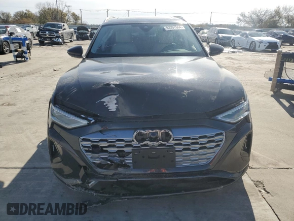 2024 Audi Q8 e-tron Premium Plus z VIN WA15AAGE2RB042305, wystawiony jako Copart lot #83397964 z przebiegiem 15 887 mil mil oraz Szkoda całkowita • Salvage title. Historia ofert i sprzedaży dostępna na DreamBid. Obrazek 5.