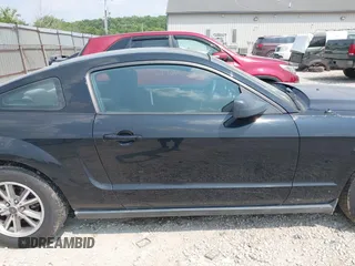 2005 Ford Mustang Deluxe z VIN 1ZVFT80N355240212, wystawiony jako IAAI lot #42426192 z przebiegiem 68 742 mil mil oraz . Historia ofert i sprzedaży dostępna na DreamBid. Obrazek 13.