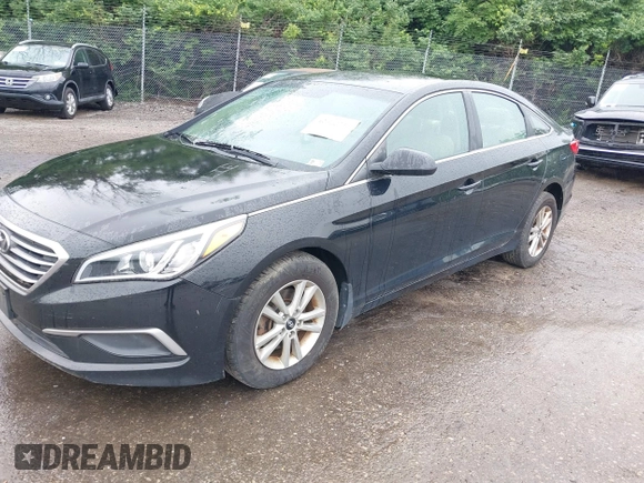 2017 Hyundai Sonata 2.4L z VIN 5NPE24AF2HH483323, wystawiony jako IAAI lot #42322738 z przebiegiem 144 607 mil mil oraz . Historia ofert i sprzedaży dostępna na DreamBid. Obrazek 18.