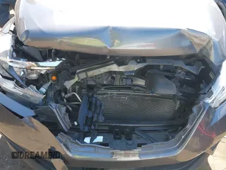 2020 Nissan Kicks S z VIN 3N1CP5BV8LL540883, wystawiony jako IAAI lot #41877777 z przebiegiem 98 001 mil mil oraz . Historia ofert i sprzedaży dostępna na DreamBid. Obrazek 6.