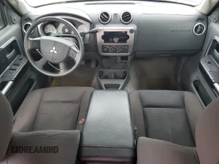 2007 Mitsubishi Raider LS z VIN 1Z7HC28KX7S185169, wystawiony jako Copart lot #81134784 z przebiegiem 181 197 mil mil oraz Czysty tytuł • Clean title. Historia ofert i sprzedaży dostępna na DreamBid. Obrazek 8.