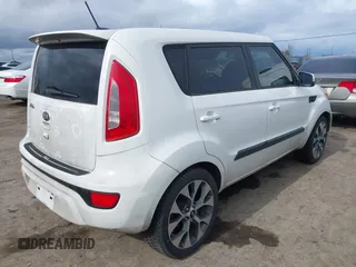 2013 Kia Soul ! with VIN KNDJT2A67D7546771, listed as a IAAI auction lot 41494414 with 135,810 mi miles. Bid and sale history available at carsss.com. Image 4.