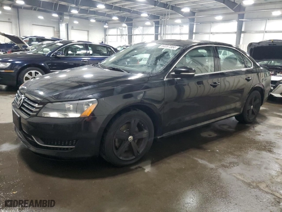 2013 Volkswagen Passat SE w/Sunroof & Nav with VIN 1VWBH7A33DC021638, listed as a Copart auction lot 84087304 with 137,621 mi miles and Salvage Title. Bid and sale history available at carsss.com. Image 1.