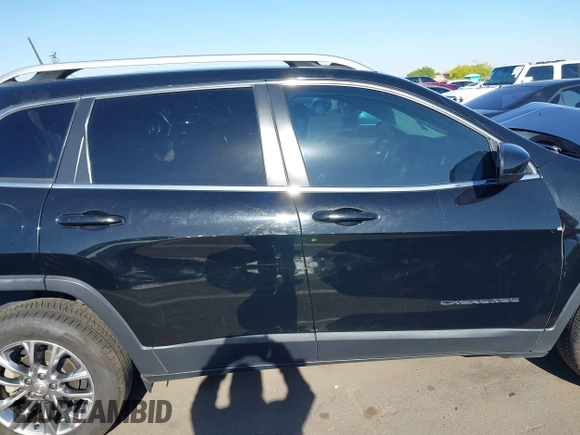 2019 Jeep Cherokee Latitude Plus z VIN 1C4PJLLB9KD202938, wystawiony jako IAAI lot #42087294 z przebiegiem 77 918 mil mil oraz . Historia ofert i sprzedaży dostępna na DreamBid. Obrazek 13.