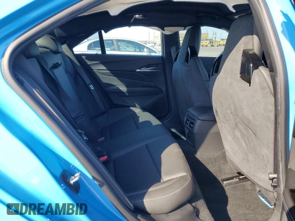 2022 Cadillac CT4-V Blackwing z VIN 1G6D65RP6N0460397, wystawiony jako Copart lot #77489664 z przebiegiem 6777 mil mil oraz Szkody całkowita. Historia ofert i sprzedaży dostępna na DreamBid. Obrazek 10.