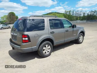 2006 Ford Explorer XLT z VIN 1FMEU73E96UA31318, wystawiony jako IAAI lot #42230310 z przebiegiem 134 071 mil mil oraz . Historia ofert i sprzedaży dostępna na DreamBid. Obrazek 4.