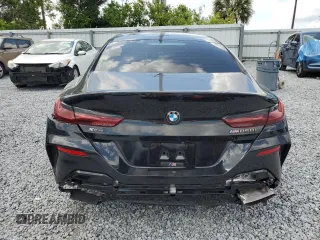 2020 BMW 8 Series M850i z VIN WBAGV8C06LBP48901, wystawiony jako Copart lot #57595725 z przebiegiem 88 332 mil mil oraz Tytuł czysty. Historia ofert i sprzedaży dostępna na DreamBid. Obrazek 6.