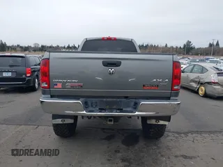 2005 Dodge 3500 SLT z VIN 3D7LS38C25G773780, wystawiony jako IAAI lot #41580108 z przebiegiem 195 662 mil mil oraz . Historia ofert i sprzedaży dostępna na DreamBid. Obrazek 16.