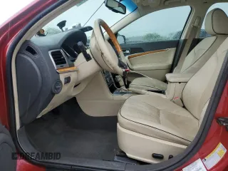 2010 Lincoln MKZ z VIN 3LNHL2GC6AR629927, wystawiony jako Copart lot #54663265 z przebiegiem 39 451 mil mil oraz Tytuł czysty. Historia ofert i sprzedaży dostępna na DreamBid. Obrazek 7.
