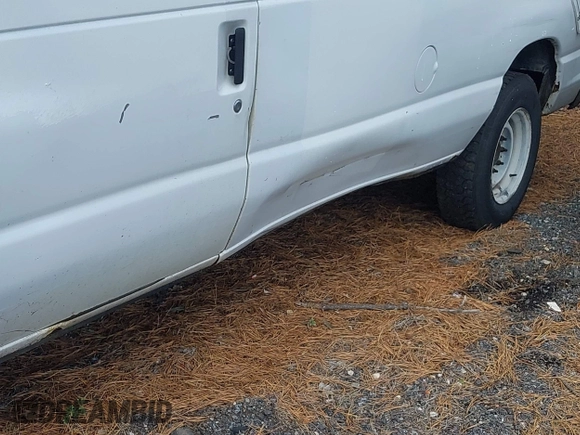2010 Ford Econoline Cargo Commercial with VIN 1FTNE1EW0ADA91307, listed as a IAAI auction lot 41833965 with 160,419 mi miles. Bid and sale history available at carsss.com. Image 6.