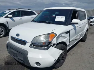 2011 Kia Soul + with VIN KNDJT2A21B7722613, listed as a IAAI auction lot 42054581 with 130,482 mi miles. Bid and sale history available at carsss.com. Image 2.