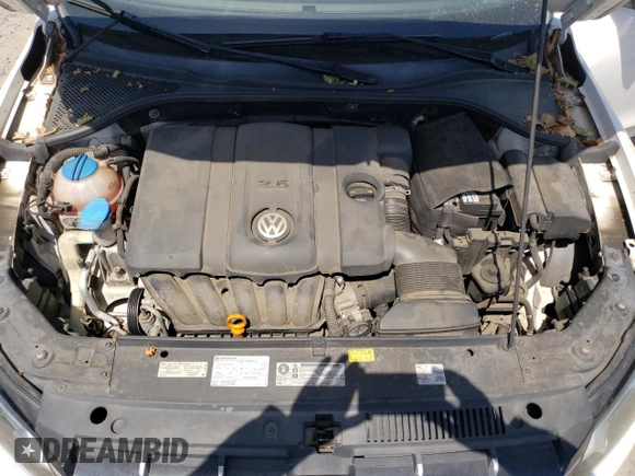 2013 Volkswagen Passat SEL Premium z VIN 1VWCH7A38DC039377, wystawiony jako Copart lot #54396435 z przebiegiem 111 925 mil mil oraz Szkoda całkowita • Salvage title. Historia ofert i sprzedaży dostępna na DreamBid. Obrazek 11.