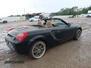 2001 Toyota MR2 z VIN JTDFR320610038610, wystawiony jako IAAI lot #40795637 z przebiegiem 70 516 mil mil oraz . Historia ofert i sprzedaży dostępna na DreamBid. Obrazek 4.