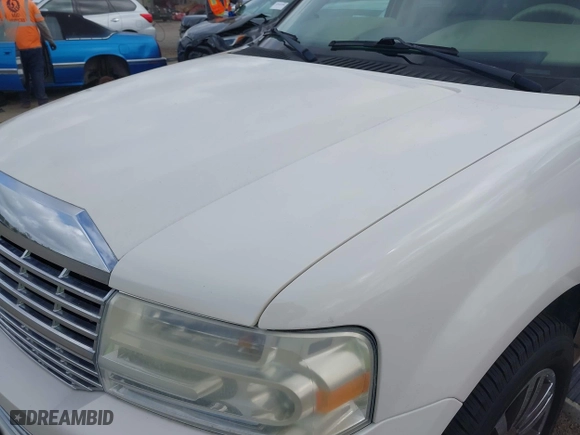 2007 Lincoln Navigator with VIN 5LMFU28597LJ12405, listed as a IAAI auction lot 41911651 with 168,416 mi miles. Bid and sale history available at carsss.com. Image 6.