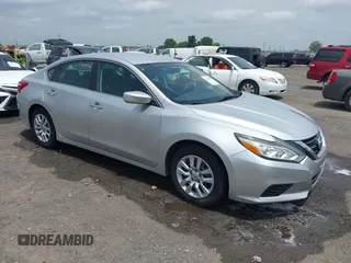 2017 Nissan Altima S z VIN 1N4AL3APXHN355609, wystawiony jako IAAI lot #42255218 z przebiegiem 124 946 mil mil oraz . Historia ofert i sprzedaży dostępna na DreamBid. Obrazek 1.