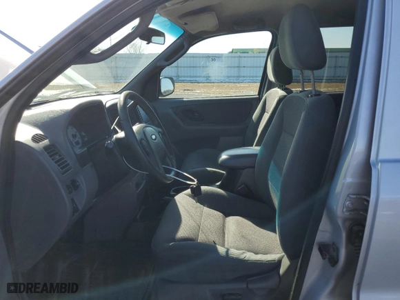 2002 Ford Escape XLT Choice with VIN 1FMYU03172KB66305, listed as a Copart auction lot 41917155 with 135,184 mi miles and Clean Title. Bid and sale history available at carsss.com. Image 7.