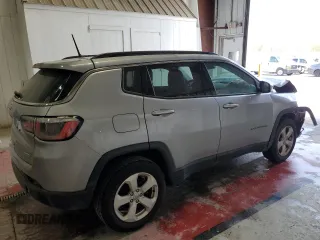 2018 Jeep Compass Latitude z VIN 3C4NJDBB3JT360814, wystawiony jako Copart lot #55018455 z przebiegiem 69 582 mil mil oraz Szkoda całkowita • Salvage title. Historia ofert i sprzedaży dostępna na DreamBid. Obrazek 3.