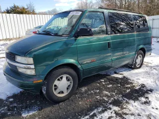 1998 Chevrolet Astro with VIN 1GNEL19WXWB111590, listed as a Copart auction lot 83527884 with 161,137 mi miles and Salvage Title. Bid and sale history available at carsss.com. Image 1.