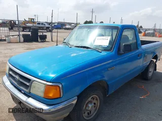 1996 Ford Ranger XL z VIN 1FTCR10A8TUB17436, wystawiony jako IAAI lot #42435214 z przebiegiem 233 796 mil mil oraz . Historia ofert i sprzedaży dostępna na DreamBid. Obrazek 2.