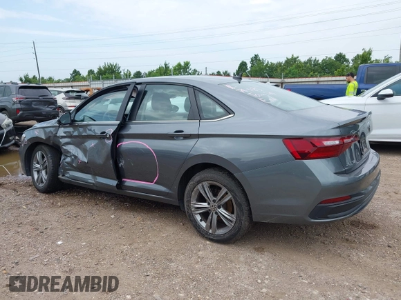 2024 Volkswagen Jetta SE z VIN 3VW7M7BU9RM011999, wystawiony jako IAAI lot #42697218 z przebiegiem 47 078 mil mil oraz . Historia ofert i sprzedaży dostępna na DreamBid. Obrazek 14.