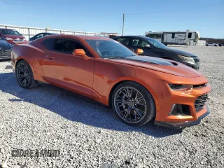 2023 Chevrolet Camaro ZL1 z VIN 1G1FK1R62P0152754, wystawiony jako Copart lot #47596115 z przebiegiem 698 mil mil oraz Szkody całkowita. Historia ofert i sprzedaży dostępna na DreamBid. Obrazek 4.