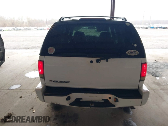 2004 Chevrolet Blazer LS z VIN 1GNDT13X64K129093, wystawiony jako IAAI lot #41860109 z przebiegiem 175 588 mil mil oraz . Historia ofert i sprzedaży dostępna na DreamBid. Obrazek 16.