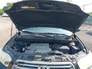 2009 Toyota Highlander z VIN JTEDS41A292082496, wystawiony jako IAAI lot #42495433 z przebiegiem 100 118 mil mil oraz . Historia ofert i sprzedaży dostępna na DreamBid. Obrazek 10.