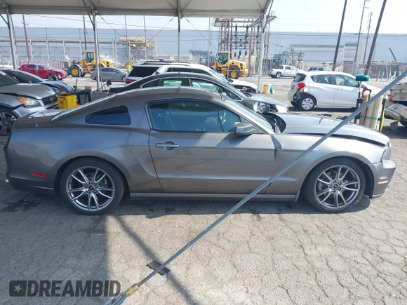 2013 Ford Mustang V6 с VIN 1ZVBP8AM2D5255551, выставлен на аукционе IAAI как лот 42587289 с пробегом 118 606 миль миль и . История ставок и продаж доступна на DreamBid. Изображение 14.