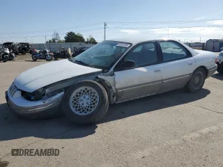 1993 Chrysler Concorde z VIN 2C3EL56T1PH613475, wystawiony jako Copart lot #54610735 z przebiegiem 163 913 mil mil oraz Szkody całkowita. Historia ofert i sprzedaży dostępna na DreamBid. Obrazek 1.