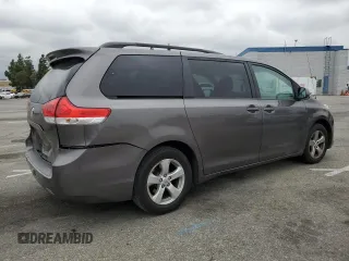 2012 Toyota Sienna LE AAS с VIN 5TDKK3DC8CS241590, выставлен на аукционе Copart как лот 53308815 с пробегом 141 292 миль миль и Списание • Salvage title. История ставок и продаж доступна на DreamBid. Изображение 3.