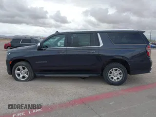 2023 Chevrolet Suburban Premier z VIN 1GNSKFKD2PR266705, wystawiony jako IAAI lot #42578313 z przebiegiem Nie podano mil oraz . Historia ofert i sprzedaży dostępna na DreamBid. Obrazek 14.