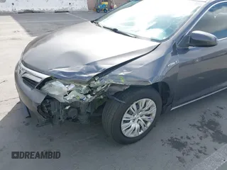 2013 Toyota Camry LE z VIN 4T1BD1FK7DU073372, wystawiony jako IAAI lot #42475919 z przebiegiem 309 549 mil mil oraz . Historia ofert i sprzedaży dostępna na DreamBid. Obrazek 6.