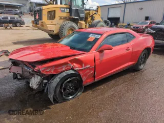 2013 Chevrolet Camaro LS z VIN 2G1FA1E39D9246288, wystawiony jako Copart lot #48989735 z przebiegiem Nie podano mil oraz Szkoda całkowita • Salvage title. Historia ofert i sprzedaży dostępna na DreamBid. Obrazek 1.