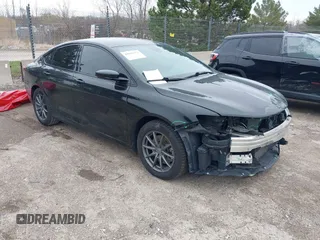 2015 Chrysler 200 S z VIN 1C3CCCBB5FN689103, wystawiony jako IAAI lot #42092172 z przebiegiem 86 480 mil mil oraz . Historia ofert i sprzedaży dostępna na DreamBid. Obrazek 1.