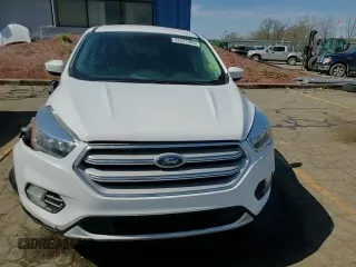 2019 Ford Escape SE z VIN 1FMCU9GD6KUB85600, wystawiony jako Copart lot #53521945 z przebiegiem 106 906 mil mil oraz Czysty tytuł • Clean title. Historia ofert i sprzedaży dostępna na DreamBid. Obrazek 14.