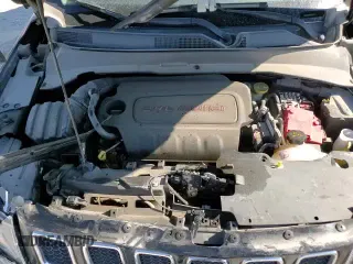 2019 Jeep Compass Latitude с VIN 3C4NJCBB1KT855315, выставлен на аукционе Copart как лот 68302155 с пробегом 47 631 миль миль и Списание • Salvage title. История ставок и продаж доступна на DreamBid. Изображение 17.