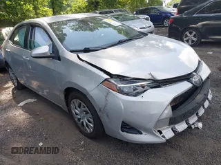 2018 Toyota Corolla L z VIN 2T1BURHE6JC010315, wystawiony jako IAAI lot #42176684 z przebiegiem 75 262 mil mil oraz . Historia ofert i sprzedaży dostępna na DreamBid. Obrazek 1.