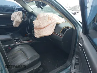 2008 Chrysler 300 C Hemi z VIN 2C3KA63HX8H335594, wystawiony jako IAAI lot #41907869 z przebiegiem Nie podano mil oraz . Historia ofert i sprzedaży dostępna na DreamBid. Obrazek 5.
