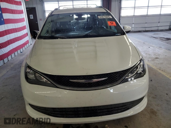 2020 Chrysler Voyager LXI with VIN 2C4RC1DG0LR268472, listed as a Copart auction lot 44815045 with 122,861 mi miles and Salvage Title. Bid and sale history available at carsss.com. Image 5.