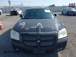 2005 Dodge Magnum RT with VIN 2D4GV58225H613701, listed as a IAAI auction lot 41848852 with 200,633 mi miles. Bid and sale history available at carsss.com. Image 6.