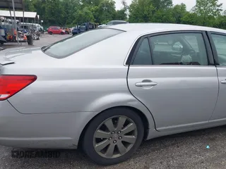 2007 Toyota Avalon XL z VIN 4T1BK36BX7U177246, wystawiony jako IAAI lot #42264311 z przebiegiem 183 324 mil mil oraz . Historia ofert i sprzedaży dostępna na DreamBid. Obrazek 21.