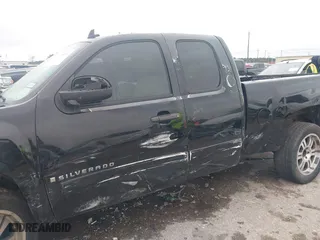 2007 Chevrolet Silverado 1500 Work Truck with VIN 1GCEC19C67Z509399, listed as a IAAI auction lot 41265865 with 324,438 mi miles. Bid and sale history available at carsss.com. Image 17.