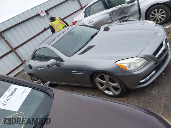 2012 Mercedes-Benz SLK 350 с VIN WDDPK5HA1CF007243, выставлен на аукционе IAAI как лот 41313121 с пробегом 137 538 миль миль и . История ставок и продаж доступна на DreamBid. Изображение 13.