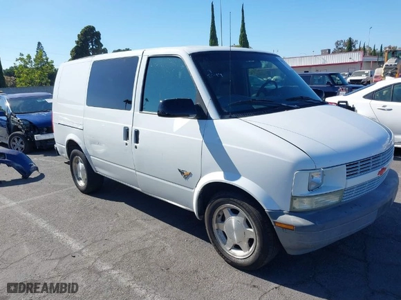 2004 Chevrolet Astro Cargo Van with VIN 1GCDM19X14B104664, listed as a IAAI auction lot 40177716 with NaN miles. Bid and sale history available at carsss.com. Image 1.