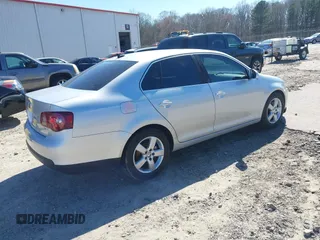 2008 Volkswagen Jetta Sedan SE with VIN 3VWRM71K58M046420, listed as a IAAI auction lot 41819868 with 231,222 mi miles. Bid and sale history available at carsss.com. Image 4.