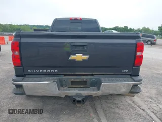 2015 Chevrolet Silverado 3500HD LTZ z VIN 1GC4K0C85FF127359, wystawiony jako IAAI lot #42252408 z przebiegiem 273 905 mil mil oraz . Historia ofert i sprzedaży dostępna na DreamBid. Obrazek 17.