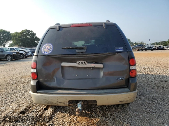 2008 Ford Explorer Eddie Bauer с VIN 1FMEU74818UA63529, выставлен на аукционе Copart как лот 57975305 с пробегом 385 243 миль миль и Списание • Salvage title. История ставок и продаж доступна на DreamBid. Изображение 6.