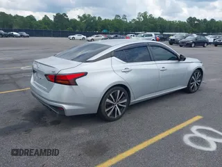 2020 Nissan Altima SR z VIN 1N4BL4CVXLC130195, wystawiony jako IAAI lot #42504838 z przebiegiem 104 389 mil mil oraz . Historia ofert i sprzedaży dostępna na DreamBid. Obrazek 4.