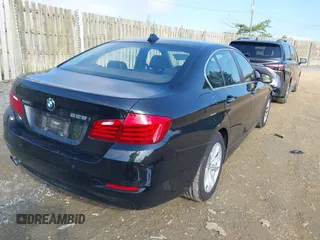 2014 BMW 5 Series 528i xDrive z VIN WBA5A7C58ED617405, wystawiony jako IAAI lot #42375456 z przebiegiem 135 184 mil mil oraz . Historia ofert i sprzedaży dostępna na DreamBid. Obrazek 4.