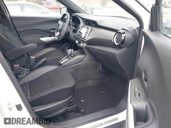 2019 Nissan Kicks S with VIN 3N1CP5CU2KL559112, listed as a IAAI auction lot 41528293 with 97,255 mi miles. Bid and sale history available at carsss.com. Image 5.